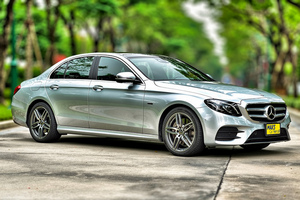 เช่ารถยนต์ Mercedes Benz E AMG (19-22) ภาพถ่าย 1