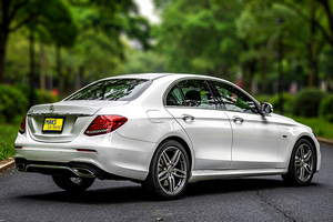 เช่ารถยนต์ Mercedes Benz E AMG (19-22) ภาพถ่าย 3