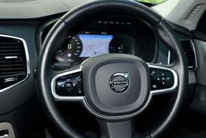เช่ารถยนต์ Volvo XC90 (19-23) ภาพถ่าย 9