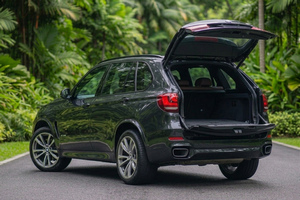 เช่ารถยนต์ BMW X5 M SPORT (17-19) ภาพถ่าย 6