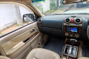 เช่ารถยนต์ Isuzu MU7 ภาพถ่าย 4