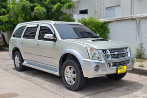 เช่ารถยนต์ Isuzu MU7 ภาพถ่าย 9
