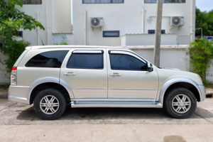 เช่ารถยนต์ Isuzu MU7 ภาพถ่าย 10