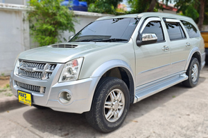 เช่ารถยนต์ Isuzu MU7 ภาพถ่าย 15