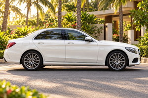เช่ารถยนต์ Mercedes Benz C AMG (17-23) ภาพถ่าย 3