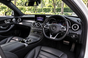 เช่ารถยนต์ Mercedes Benz C AMG (17-23) ภาพถ่าย 9