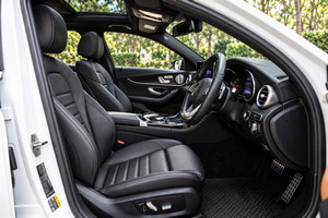 เช่ารถยนต์ Mercedes Benz C AMG (17-23) ภาพถ่าย 11