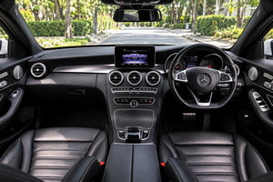 เช่ารถยนต์ Mercedes Benz C AMG (17-23) ภาพถ่าย 12