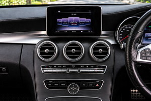 เช่ารถยนต์ Mercedes Benz C AMG (17-23) ภาพถ่าย 15