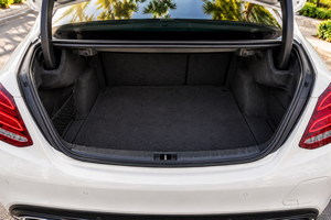 เช่ารถยนต์ Mercedes Benz C AMG (17-23) ภาพถ่าย 19